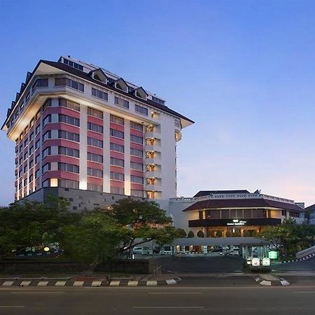 Hotel Santika Semarang Extérieur photo